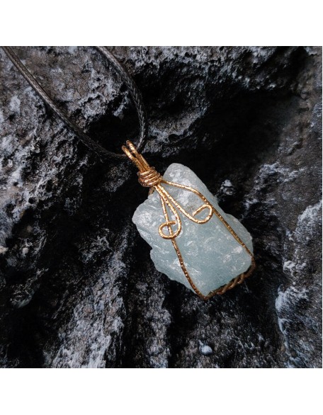 Raw Aquamarine Stone Pendant Necklace Raw Aquamarine Stone Pendant Necklace